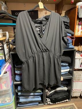 #314a size 3 torrid Black V-Neck Peplum Top